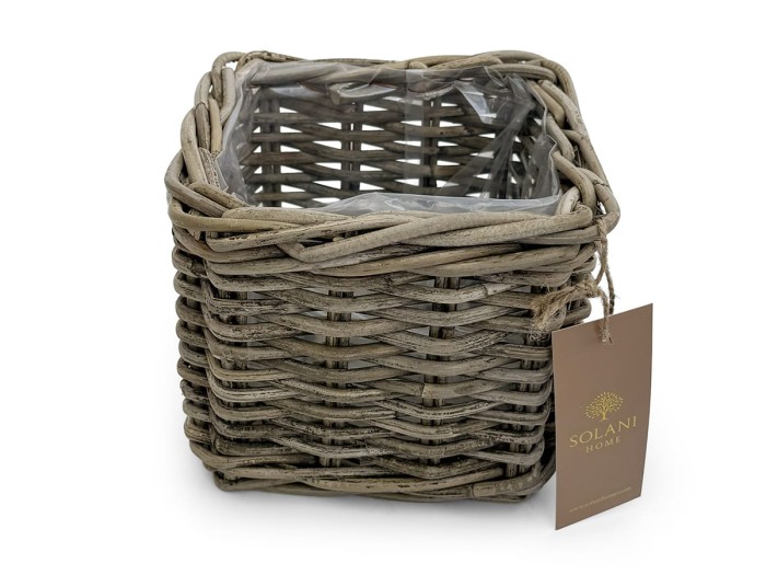 Naturalny kosz z rattanu Flora Solani Home jako organizer do domu